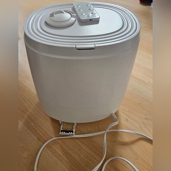 TaoTronics Humidifier/Aroma Diffuser - Picture 3 of 4